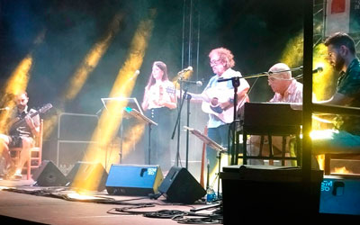 El Castell de Dénia, epicentro del folk valenciano de la trigésima