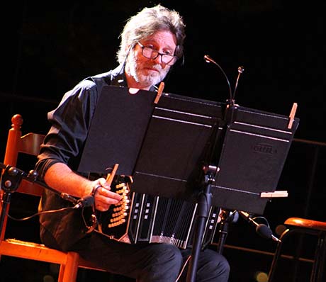 Musica-al-castell-Eltakataka-web-RODRIGO-CUEVAS_1