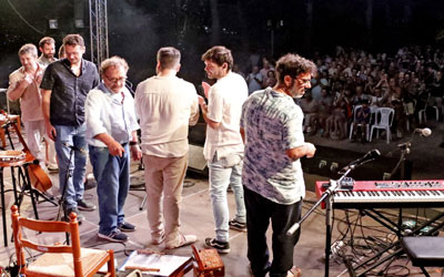 Miquel Gil sempre ha cantat a molts poetes valencians.